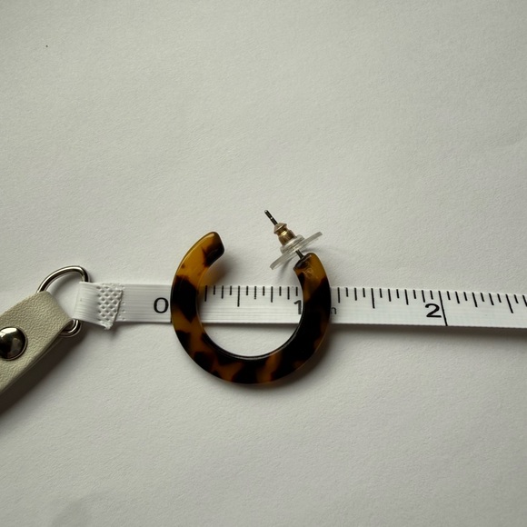 Tortoise Shell Hoop Earrings - Picture 4 of 11